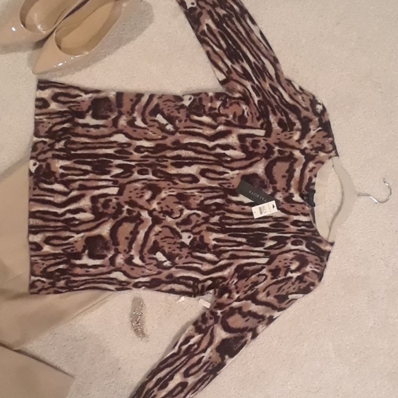 Top - Picture 3 of 3